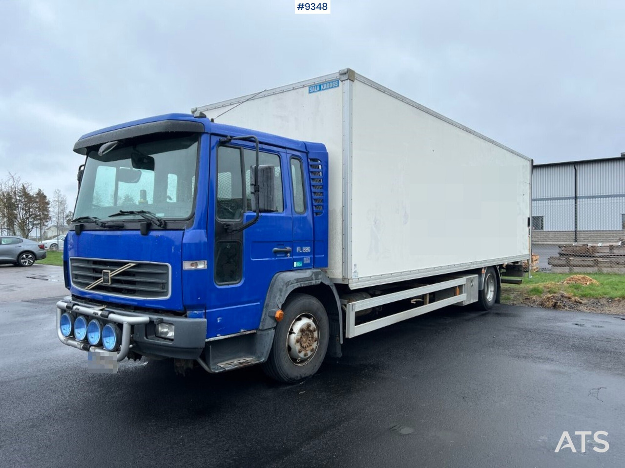 Box Truck Volvo FL6 4X2 with tail lift - شاحنة صندوقية: صورة 1 Box Truck Volvo FL6 4X2 with tail lift - شاحنة صندوقية: صورة 1