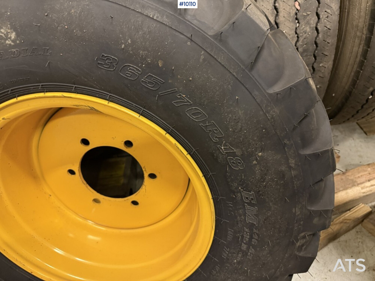 Construction tires with rims Dunlop SP T9 365/70R18 - عجلات - آلات الإنشاء: صورة 2 Construction tires with rims Dunlop SP T9 365/70R18 - عجلات - آلات الإنشاء: صورة 2