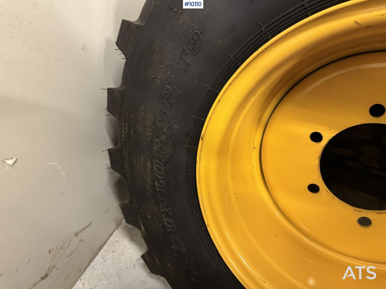 Construction tires with rims Dunlop SP T9 365/70R18 - عجلات - آلات الإنشاء: صورة 3 Construction tires with rims Dunlop SP T9 365/70R18 - عجلات - آلات الإنشاء: صورة 3