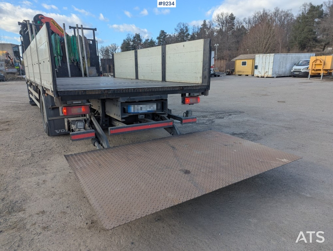 Crane Truck Volvo FM 330 4X2 with tail lift - شاحنات مسطحة, شاحنة كرين: صورة 3 Crane Truck Volvo FM 330 4X2 with tail lift - شاحنات مسطحة, شاحنة كرين: صورة 3