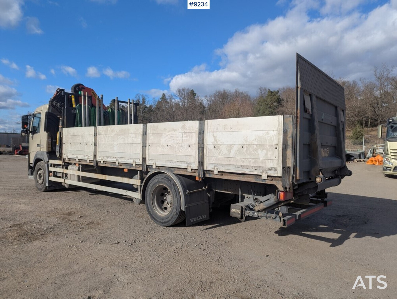 Crane Truck Volvo FM 330 4X2 with tail lift - شاحنات مسطحة, شاحنة كرين: صورة 4 Crane Truck Volvo FM 330 4X2 with tail lift - شاحنات مسطحة, شاحنة كرين: صورة 4