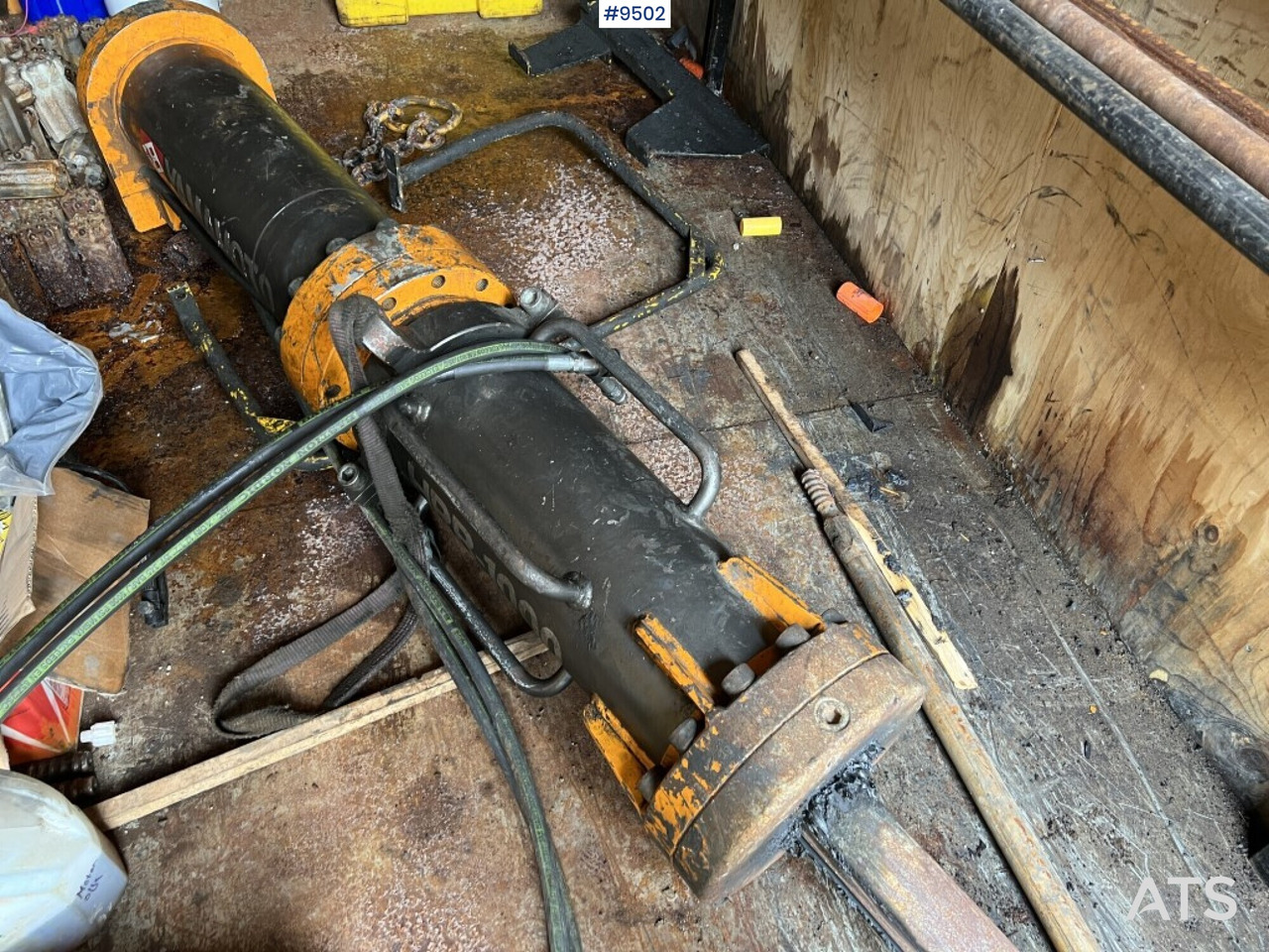 Hydraulic breaker HRB-1000 with extra breaker - مطرقة هيدروليكية - آلات الإنشاء: صورة 2 Hydraulic breaker HRB-1000 with extra breaker - مطرقة هيدروليكية - آلات الإنشاء: صورة 2
