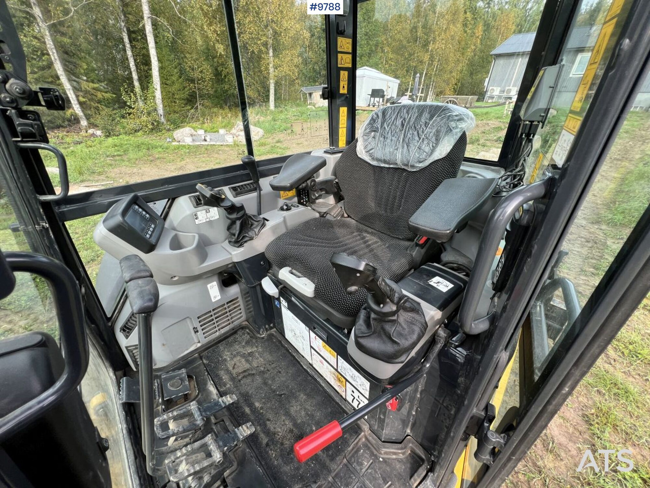 KOMATSU PC55MR-5E0 Excavator with attachments (SEE VIDEO) - حفار صغير: صورة 5 KOMATSU PC55MR-5E0 Excavator with attachments (SEE VIDEO) - حفار صغير: صورة 5
