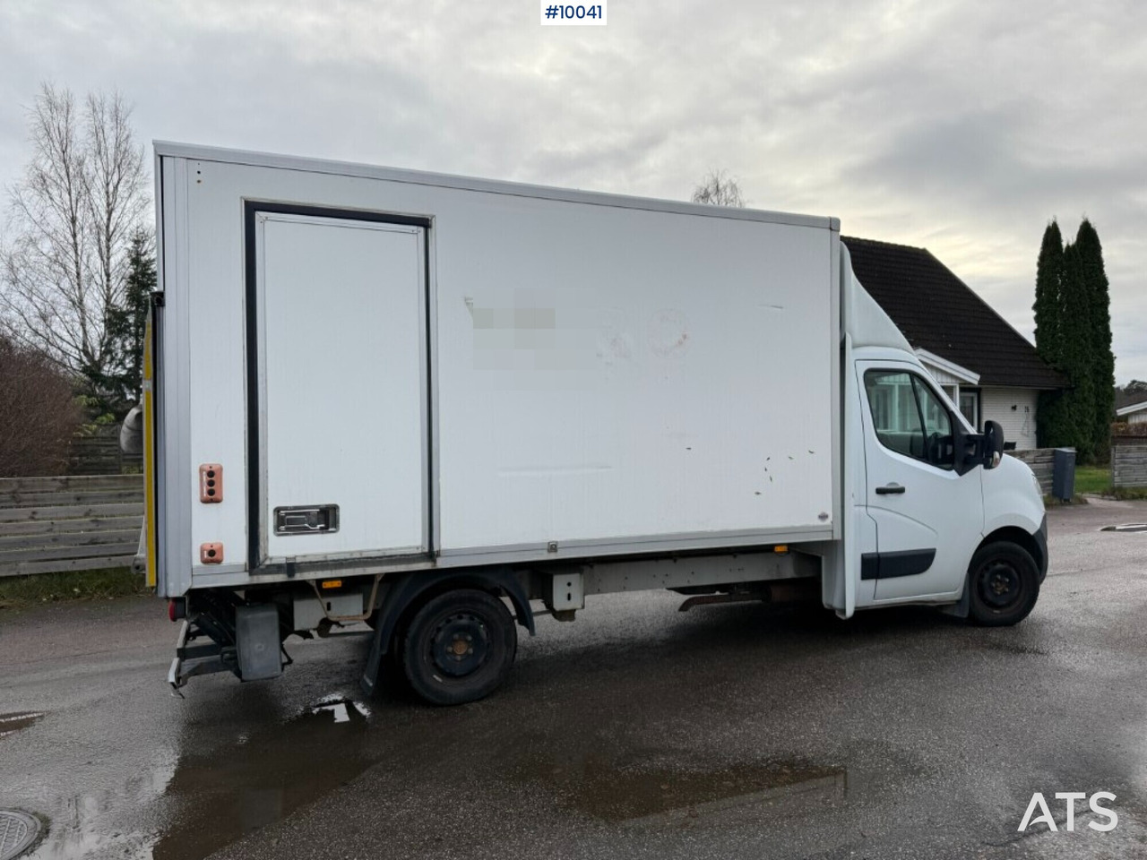 Nissan NV 400 with tail lift - شاحنة بصندوق مغلق: صورة 2 Nissan NV 400 with tail lift - شاحنة بصندوق مغلق: صورة 2