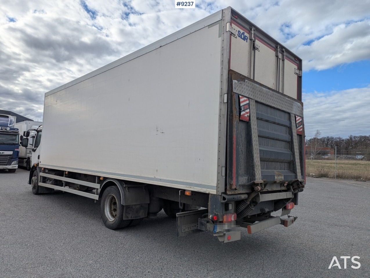 Refrigerated Box truck Volvo FL 260 4X2 with tail lift (SEE VIDEO) - شاحنة ذات مبرد: صورة 3 Refrigerated Box truck Volvo FL 260 4X2 with tail lift (SEE VIDEO) - شاحنة ذات مبرد: صورة 3