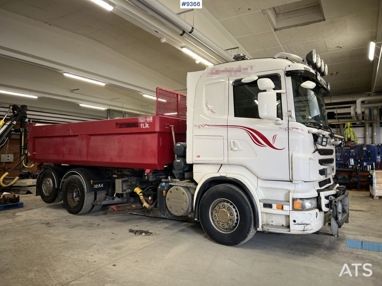 Scania R560 with laxo lock and plow equipment - شاحنة قلاب: صورة 2 Scania R560 with laxo lock and plow equipment - شاحنة قلاب: صورة 2