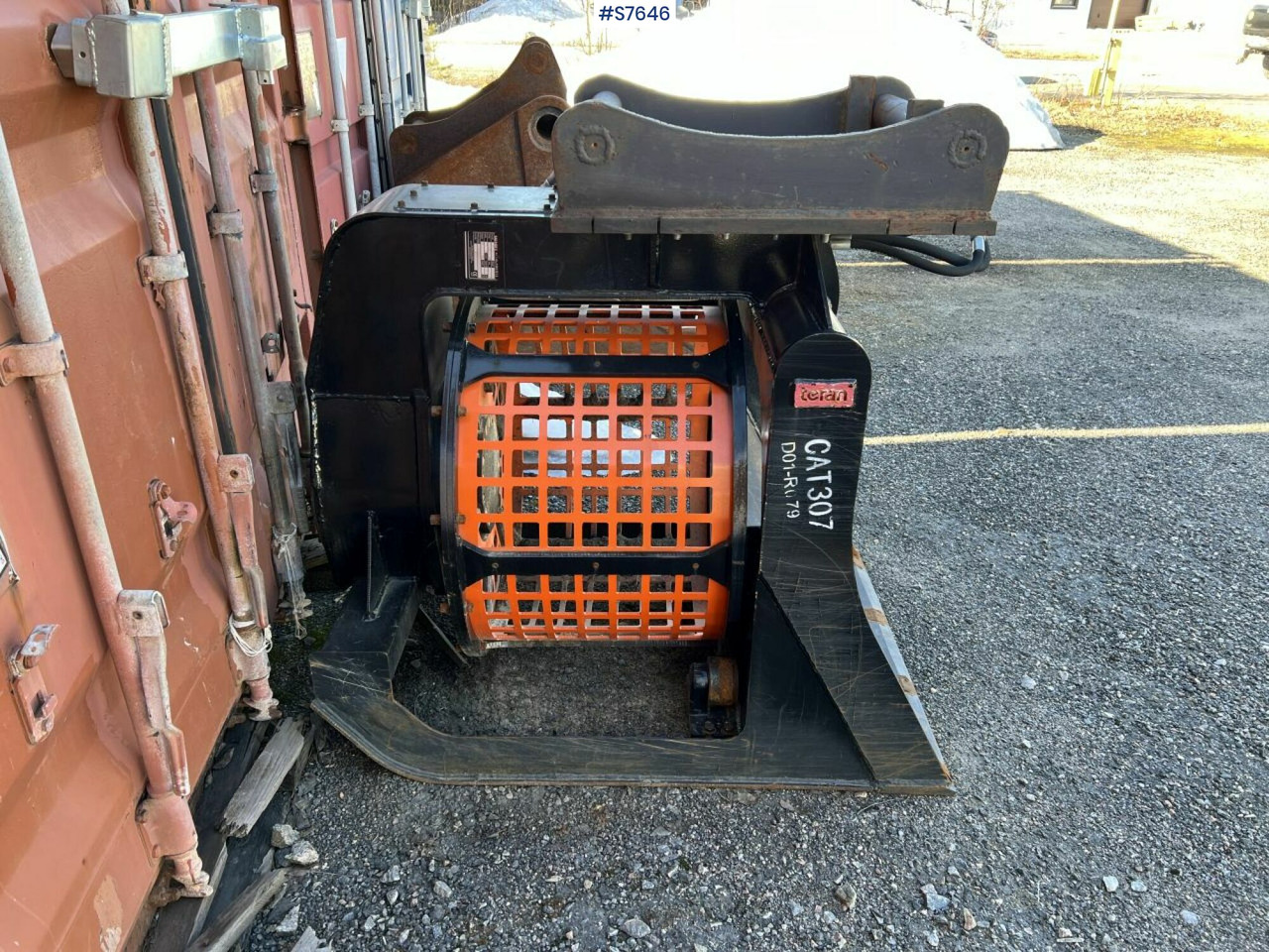 Screen bucket with S70 bracket - قادوس الفرز: صورة 1 Screen bucket with S70 bracket - قادوس الفرز: صورة 1