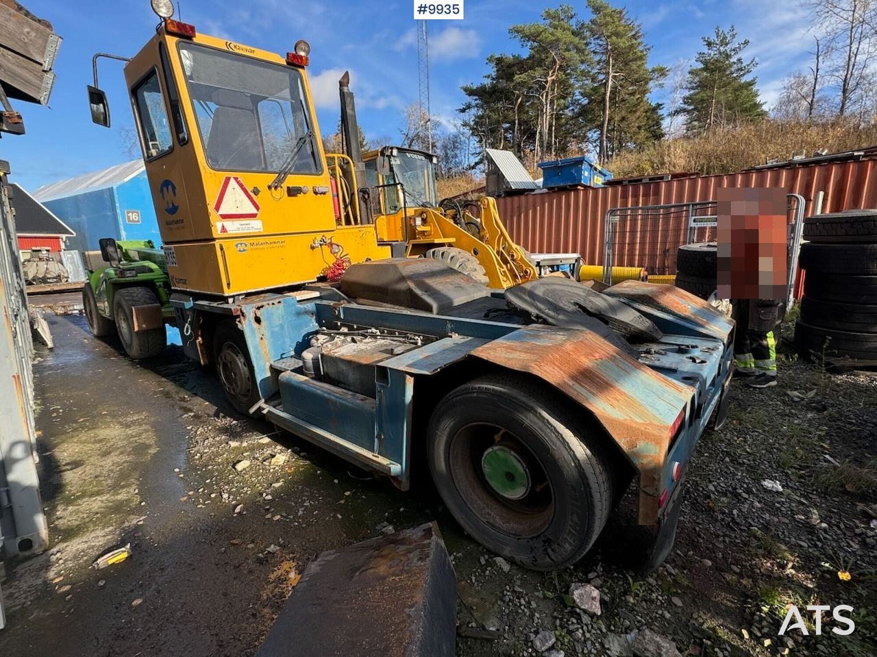 Sisu Terminaltraktor Rep object - شاحنة نقل نصف مقطورة بالميناء: صورة 2 Sisu Terminaltraktor Rep object - شاحنة نقل نصف مقطورة بالميناء: صورة 2