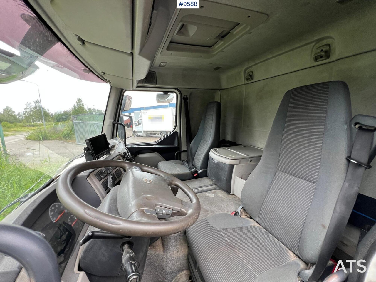 Volvo FL 280 4x2 Box Truck with loading ramps - شاحنة صندوقية: صورة 5 Volvo FL 280 4x2 Box Truck with loading ramps - شاحنة صندوقية: صورة 5