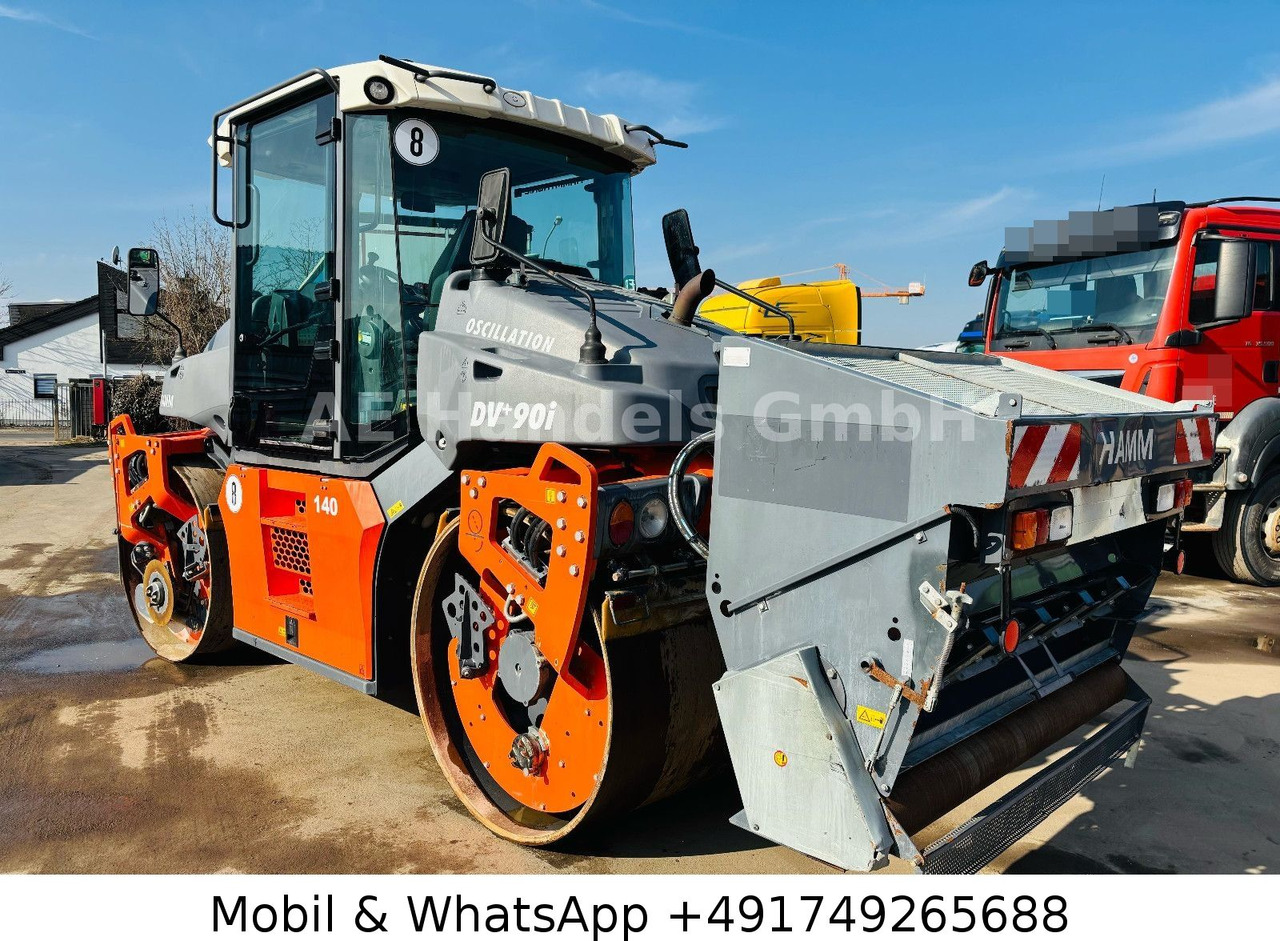 Hamm DV+ 90i VO-S Tandemwalze *Streuer/Schneider - رَصَّاص الطرق: صورة 1 Hamm DV+ 90i VO-S Tandemwalze *Streuer/Schneider - رَصَّاص الطرق: صورة 1