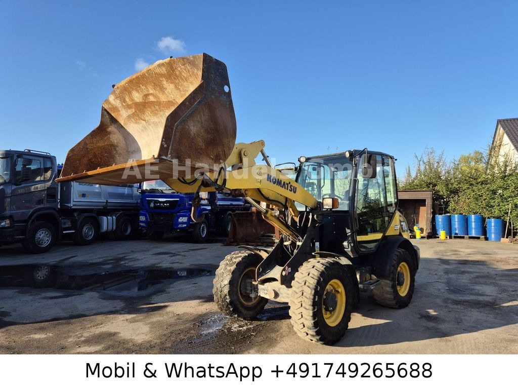 Komatsu WA70-7 *Schaufel-1,5m³/Gabel/Schnellwechsler  - اللودر بعجل: صورة 1 Komatsu WA70-7 *Schaufel-1,5m³/Gabel/Schnellwechsler  - اللودر بعجل: صورة 1