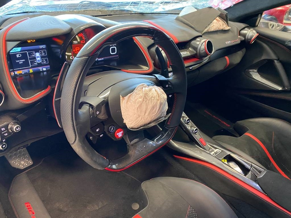 سيارة Ferrari 812 SUPERFAST / ROSSO 70ANNI endommagé: صورة 29