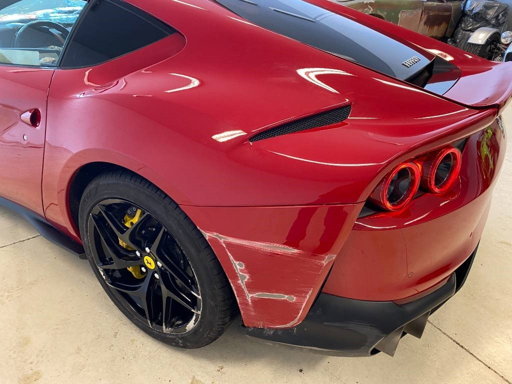 سيارة Ferrari 812 SUPERFAST / ROSSO 70ANNI endommagé: صورة 50