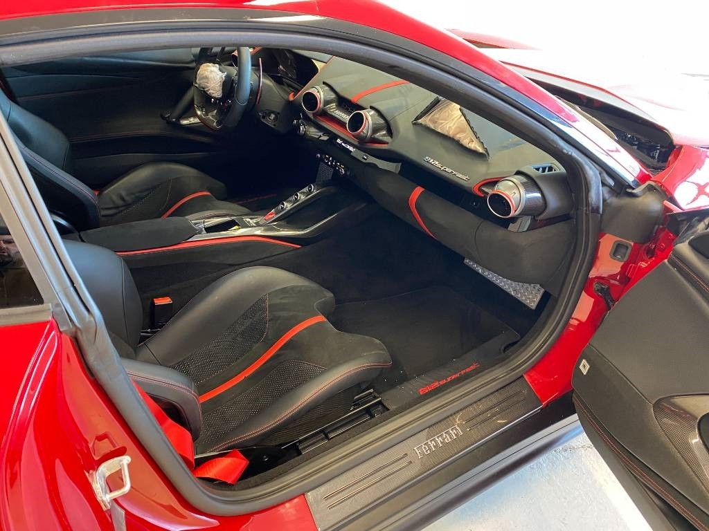 سيارة Ferrari 812 SUPERFAST / ROSSO 70ANNI endommagé: صورة 35