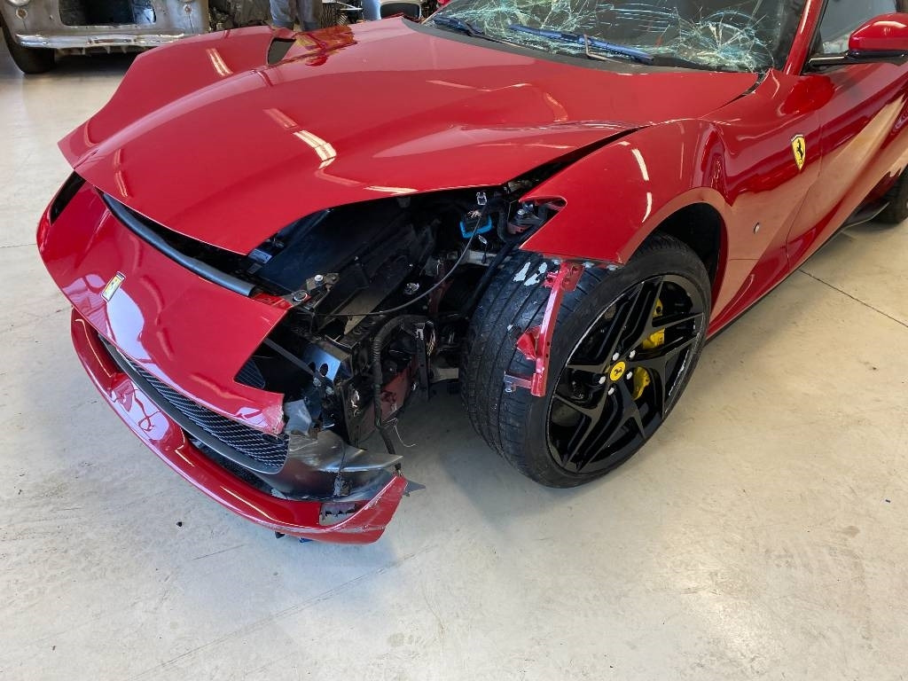 سيارة Ferrari 812 SUPERFAST / ROSSO 70ANNI endommagé: صورة 40