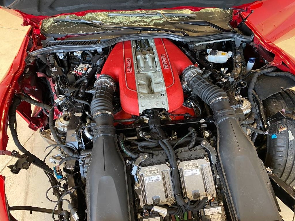 سيارة Ferrari 812 SUPERFAST / ROSSO 70ANNI endommagé: صورة 14