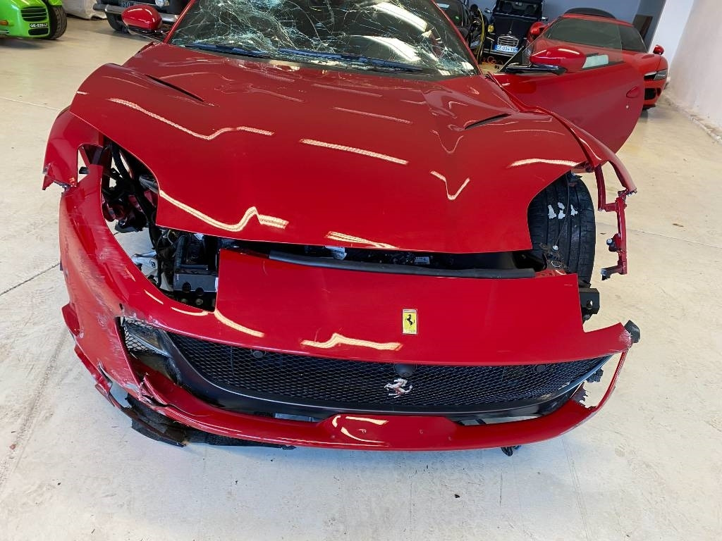 سيارة Ferrari 812 SUPERFAST / ROSSO 70ANNI endommagé: صورة 11