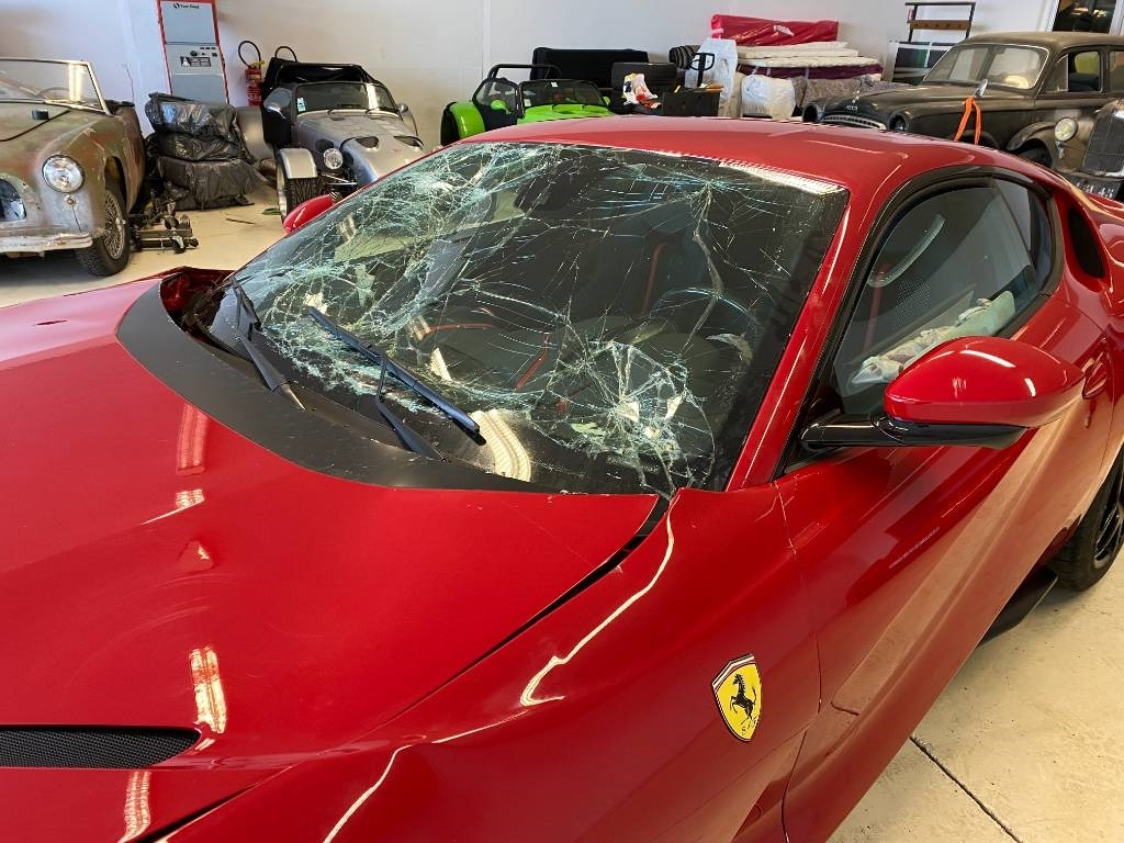 سيارة Ferrari 812 SUPERFAST / ROSSO 70ANNI endommagé: صورة 44