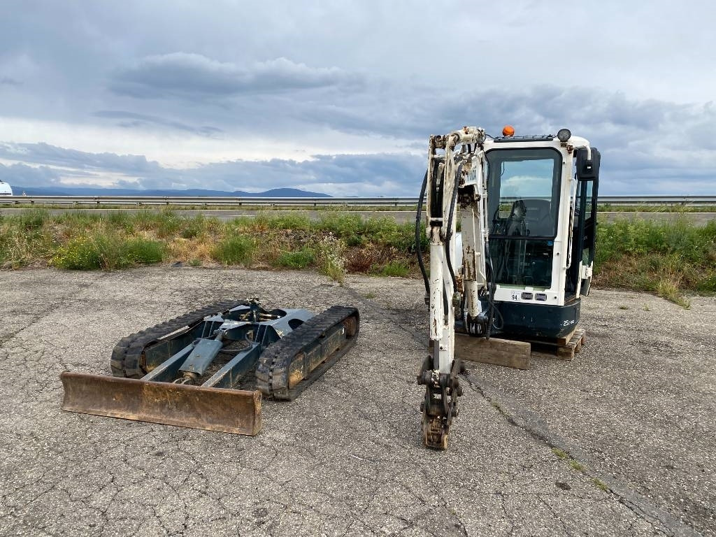 Hyundai ROBEX 25Z-9AK Certificat CE endommagée - حفار صغير: صورة 2 Hyundai ROBEX 25Z-9AK Certificat CE endommagée - حفار صغير: صورة 2