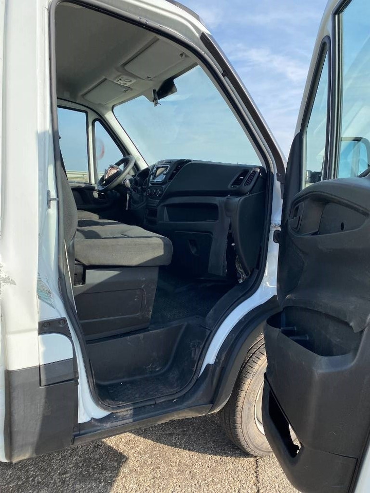شاحنة توصيل مفتوحة Iveco DAILY 35-180/35C18 3.0-180 M/Jet endommagé: صورة 37
