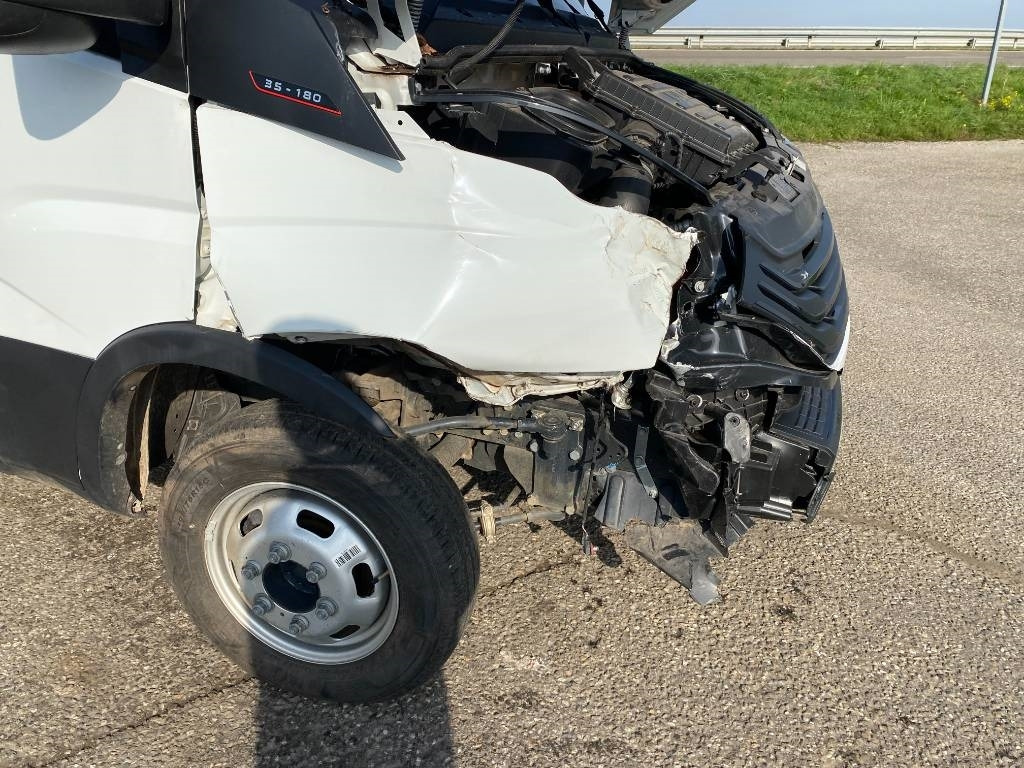 شاحنة توصيل مفتوحة Iveco DAILY 35-180/35C18 3.0-180 M/Jet endommagé: صورة 10