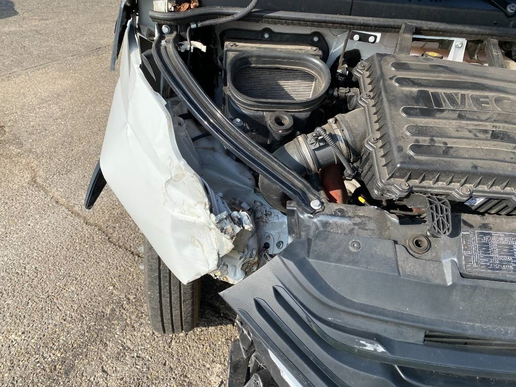 شاحنة توصيل مفتوحة Iveco DAILY 35-180/35C18 3.0-180 M/Jet endommagé: صورة 11