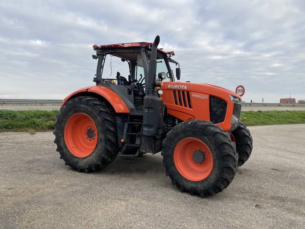 Kubota M6121 Carte Grise Française endommagé - جرار: صورة 3 Kubota M6121 Carte Grise Française endommagé - جرار: صورة 3