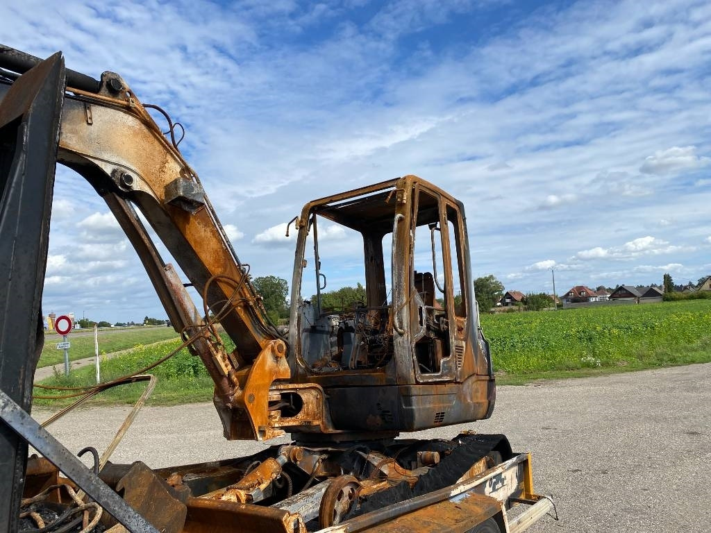 Takeuchi TB 250 + Brise roche et Godets endommagée - حفار صغير: صورة 5 Takeuchi TB 250 + Brise roche et Godets endommagée - حفار صغير: صورة 5