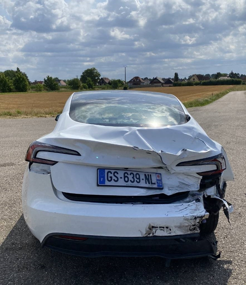 Tesla MODEL 3 5YJ3 Carte Grise Française endommagée - سيارة: صورة 5 Tesla MODEL 3 5YJ3 Carte Grise Française endommagée - سيارة: صورة 5