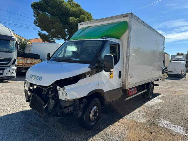 Iveco 70C180 CAISSE HAYON - شاحنة بصندوق مغلق: صورة 1 Iveco 70C180 CAISSE HAYON - شاحنة بصندوق مغلق: صورة 1