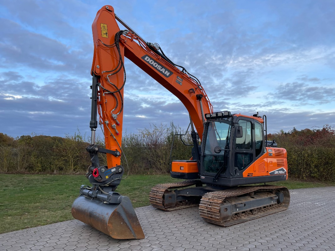 Doosan DX140LC-7 - حفار زاحف: صورة 1 Doosan DX140LC-7 - حفار زاحف: صورة 1
