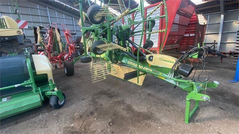 Krone SWADRO TC880 rive Plus - نشارة الدريس/ شوكة جرف: صورة 1 Krone SWADRO TC880 rive Plus - نشارة الدريس/ شوكة جرف: صورة 1
