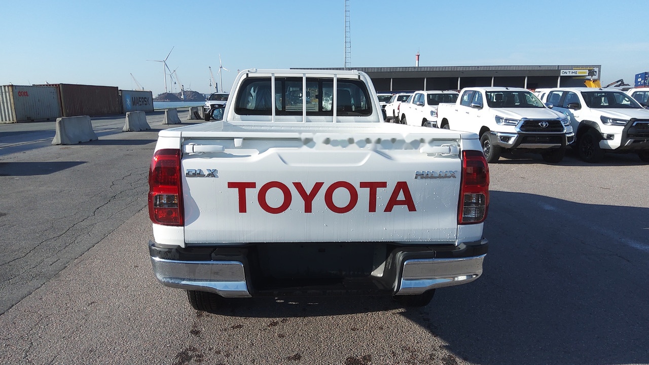 Toyota Hilux / Revo Pick-up single Cab pack security 2.4L Turbo Diesel Manual - شاحنة البيك أب: صورة 4 Toyota Hilux / Revo Pick-up single Cab pack security 2.4L Turbo Diesel Manual - شاحنة البيك أب: صورة 4