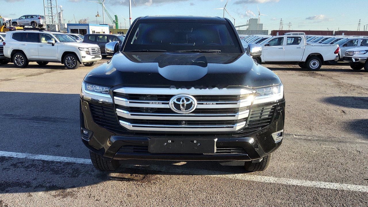 Toyota Land Cruiser 300 V6 VX 7 SEATERS / PLACES 3.5L Petrol Automatic VXVHO - سيارة دفع رباعي: صورة 2 Toyota Land Cruiser 300 V6 VX 7 SEATERS / PLACES 3.5L Petrol Automatic VXVHO - سيارة دفع رباعي: صورة 2