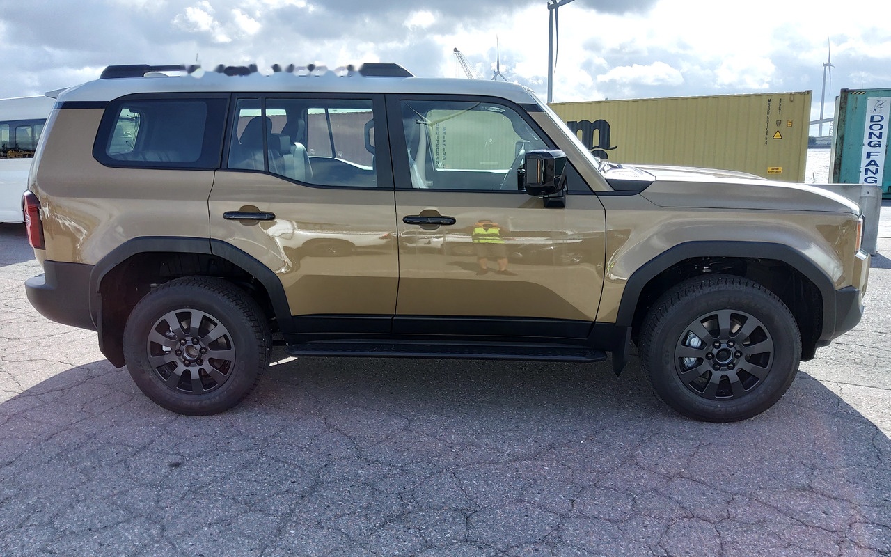 Toyota Land Cruiser Prado 250 VX ae68 first edition 2.4L Petrol Turbo Automatic NEW MODEL - سيارة دفع رباعي: صورة 4 Toyota Land Cruiser Prado 250 VX ae68 first edition 2.4L Petrol Turbo Automatic NEW MODEL - سيارة دفع رباعي: صورة 4