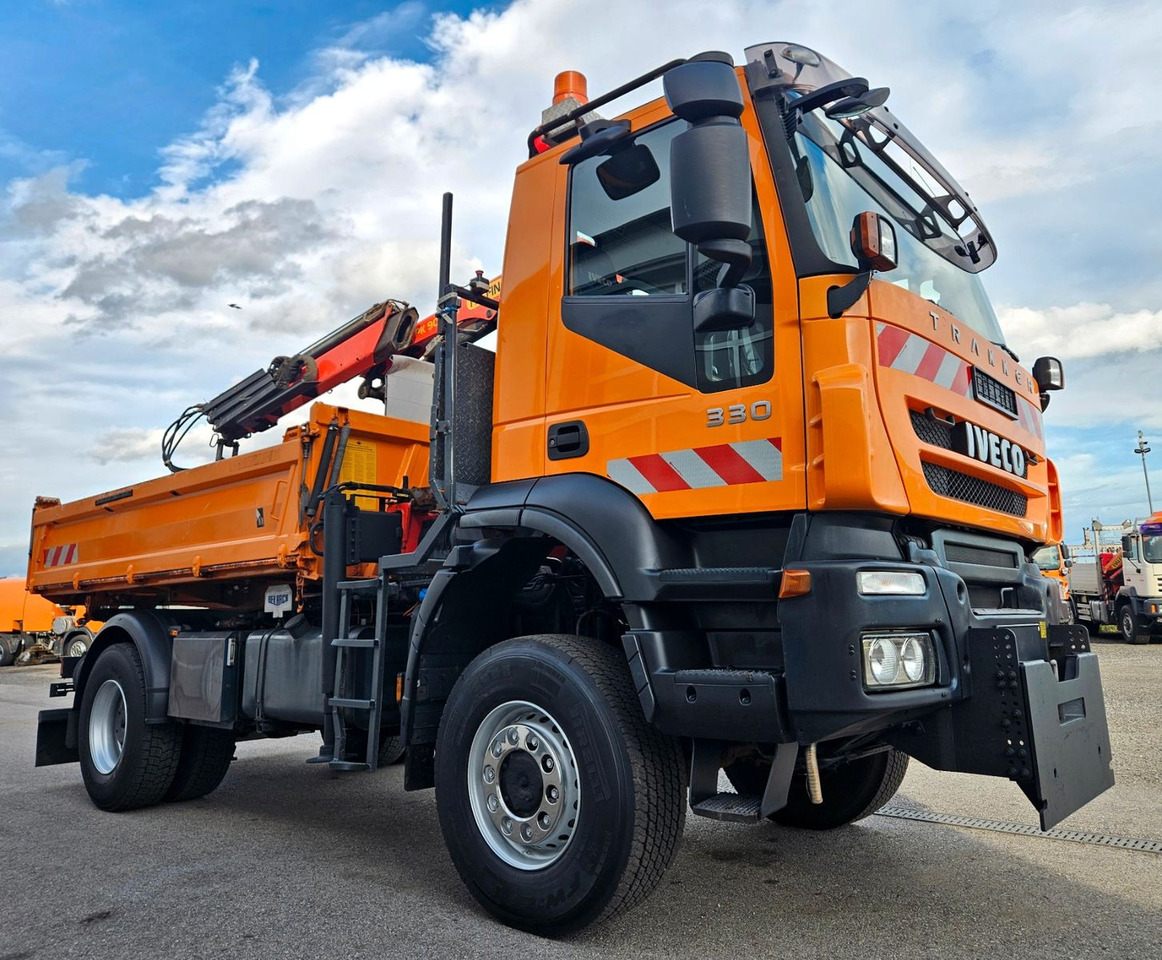Iveco Trakker 190T33 4x4 Euro5 Kran Palfinger Funk - شاحنة قلاب, شاحنة كرين: صورة 1 Iveco Trakker 190T33 4x4 Euro5 Kran Palfinger Funk - شاحنة قلاب, شاحنة كرين: صورة 1