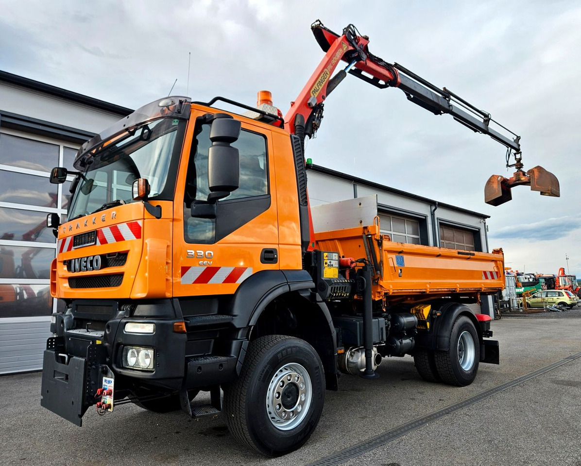 Iveco Trakker 190T33 4x4 Euro5 Kran Palfinger Funk - شاحنة قلاب, شاحنة كرين: صورة 1 Iveco Trakker 190T33 4x4 Euro5 Kran Palfinger Funk - شاحنة قلاب, شاحنة كرين: صورة 1