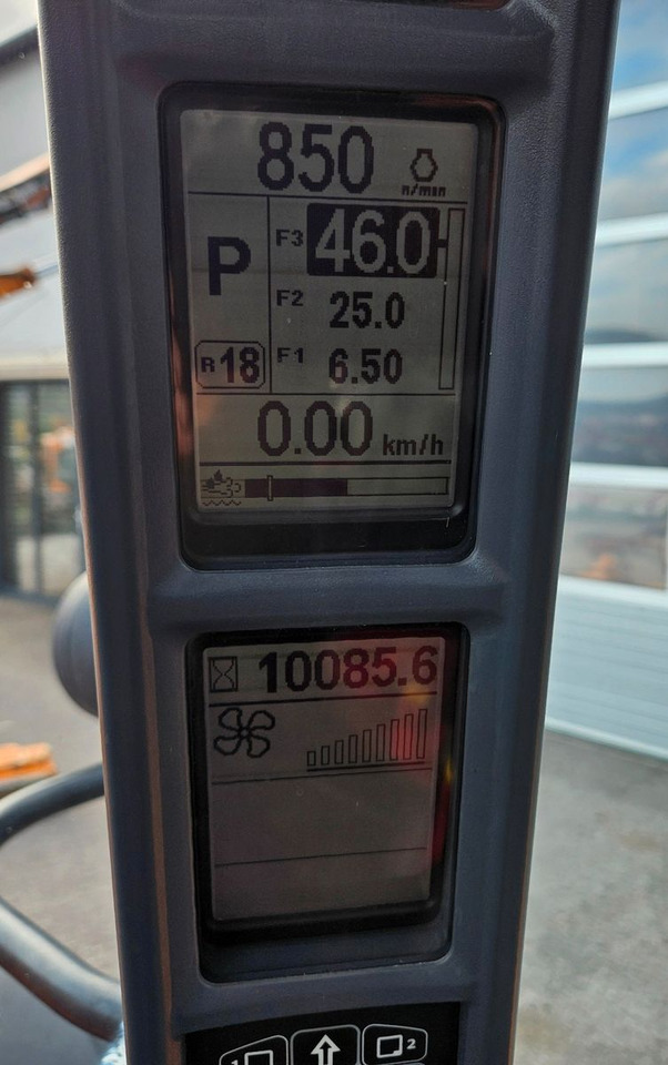 جرار خدمات بلدية Steyr CVT 6130 Mulag MKM700 Mähkombination Kommunal: صورة 23