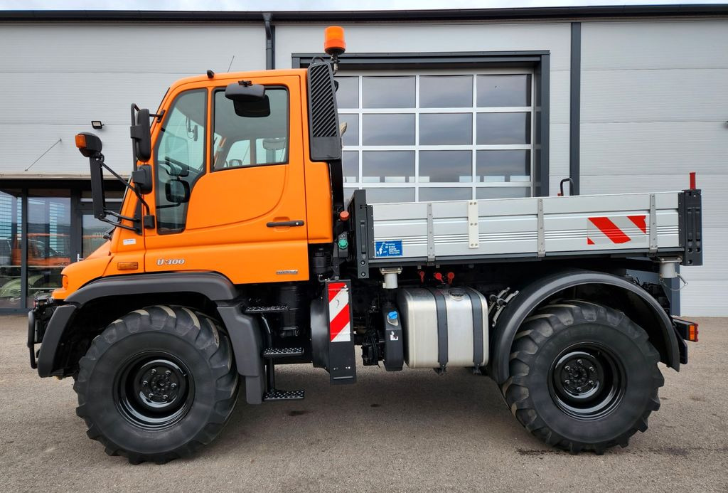 Unimog U300 Agrar Euro5 Hydrostat Variopilot Unimog U300 Agrar Euro5 Hydrostat Variopilot - شاحنة قلاب: صورة 2 Unimog U300 Agrar Euro5 Hydrostat Variopilot Unimog U300 Agrar Euro5 Hydrostat Variopilot - شاحنة قلاب: صورة 2