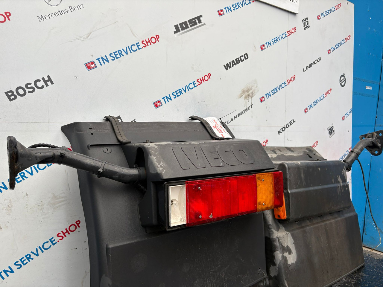 Paraurti posteriore Iveco - مصد - شاحنة: صورة 2 Paraurti posteriore Iveco - مصد - شاحنة: صورة 2