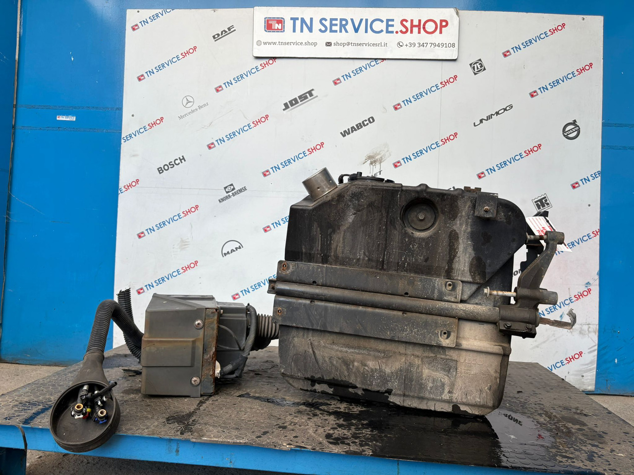Serbatoio Adblue Iveco - خزان سائل AdBlue - شاحنة توصيل مغلقة: صورة 1 Serbatoio Adblue Iveco - خزان سائل AdBlue - شاحنة توصيل مغلقة: صورة 1