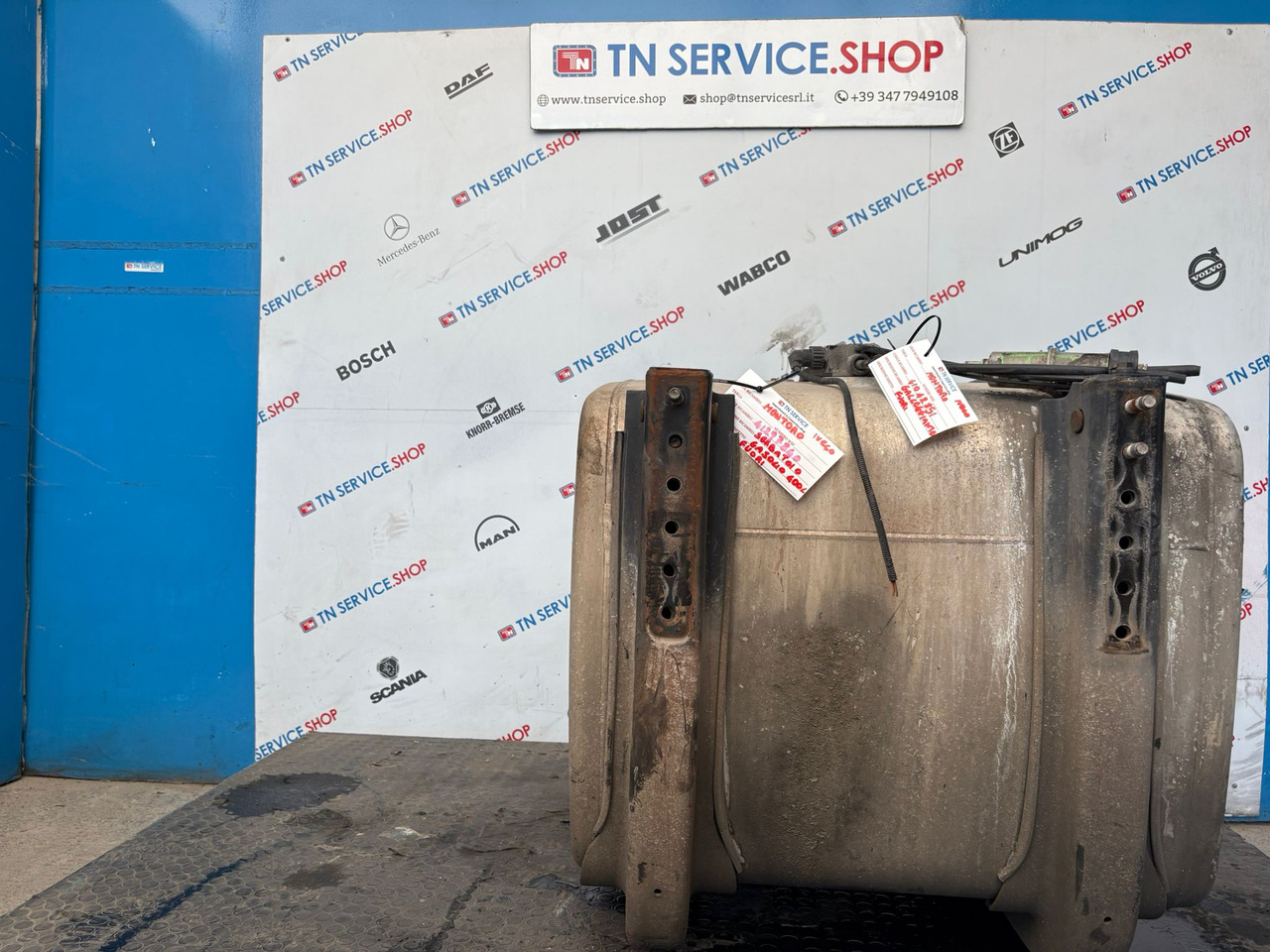 Serbatoio Gasolio Iveco - خزان الوقود - شاحنة توصيل مغلقة: صورة 3 Serbatoio Gasolio Iveco - خزان الوقود - شاحنة توصيل مغلقة: صورة 3