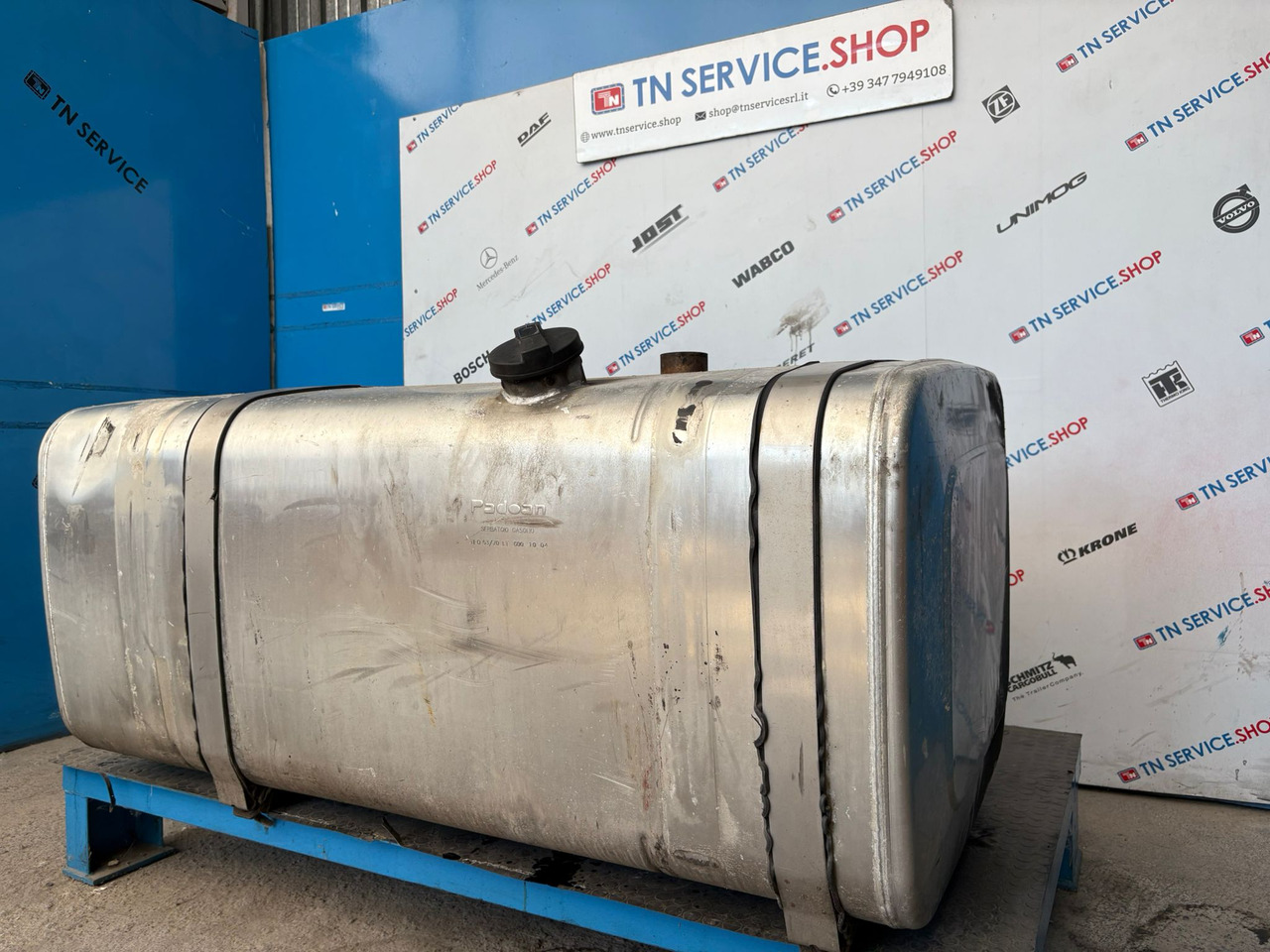 Serbatoio gasolio Iveco - خزان الوقود - شاحنة توصيل مغلقة: صورة 2 Serbatoio gasolio Iveco - خزان الوقود - شاحنة توصيل مغلقة: صورة 2