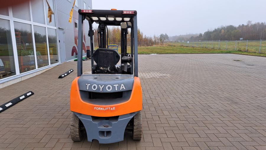 Toyota 02-8FDF20 - رافعة شوكية ديزل: صورة 3 Toyota 02-8FDF20 - رافعة شوكية ديزل: صورة 3