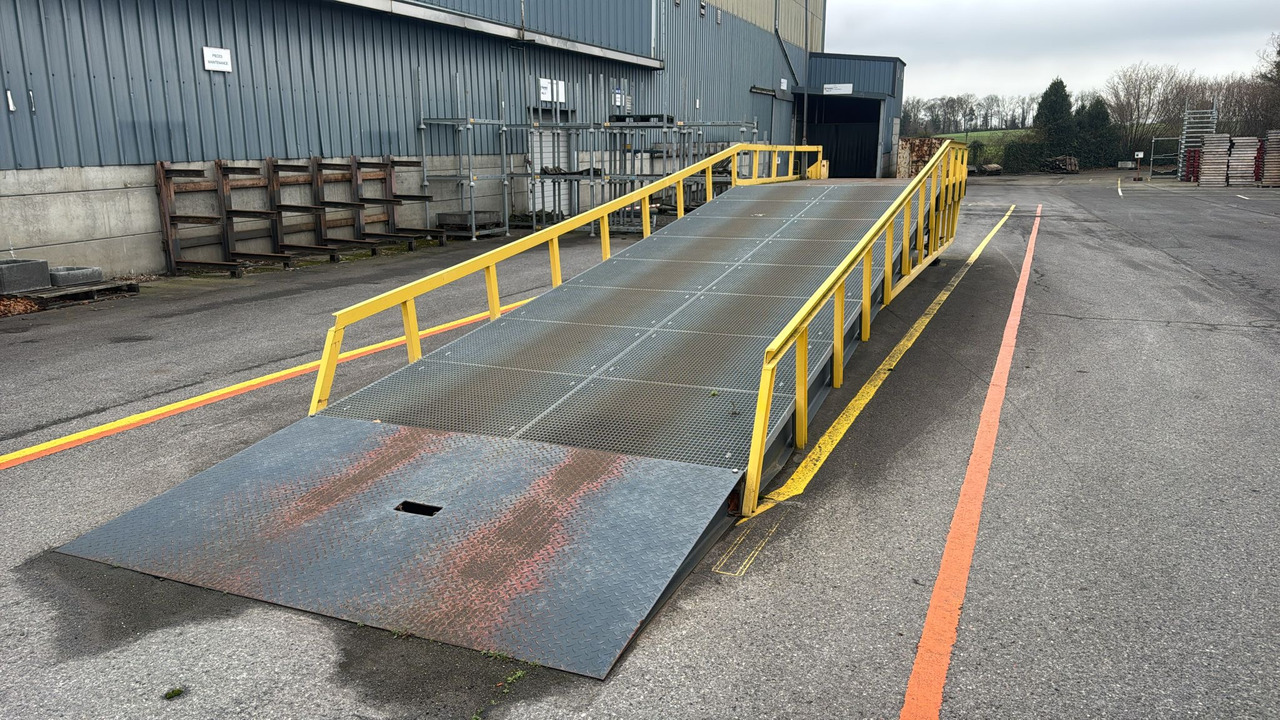 Jost B0203 12,5t - منحدر تحميل: صورة 2 Jost B0203 12,5t - منحدر تحميل: صورة 2