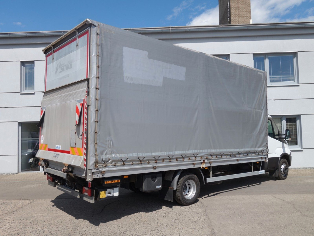 Iveco Daily 70C18 mit LBW - شاحنة مغلقة بستائر جانبية: صورة 4 Iveco Daily 70C18 mit LBW - شاحنة مغلقة بستائر جانبية: صورة 4