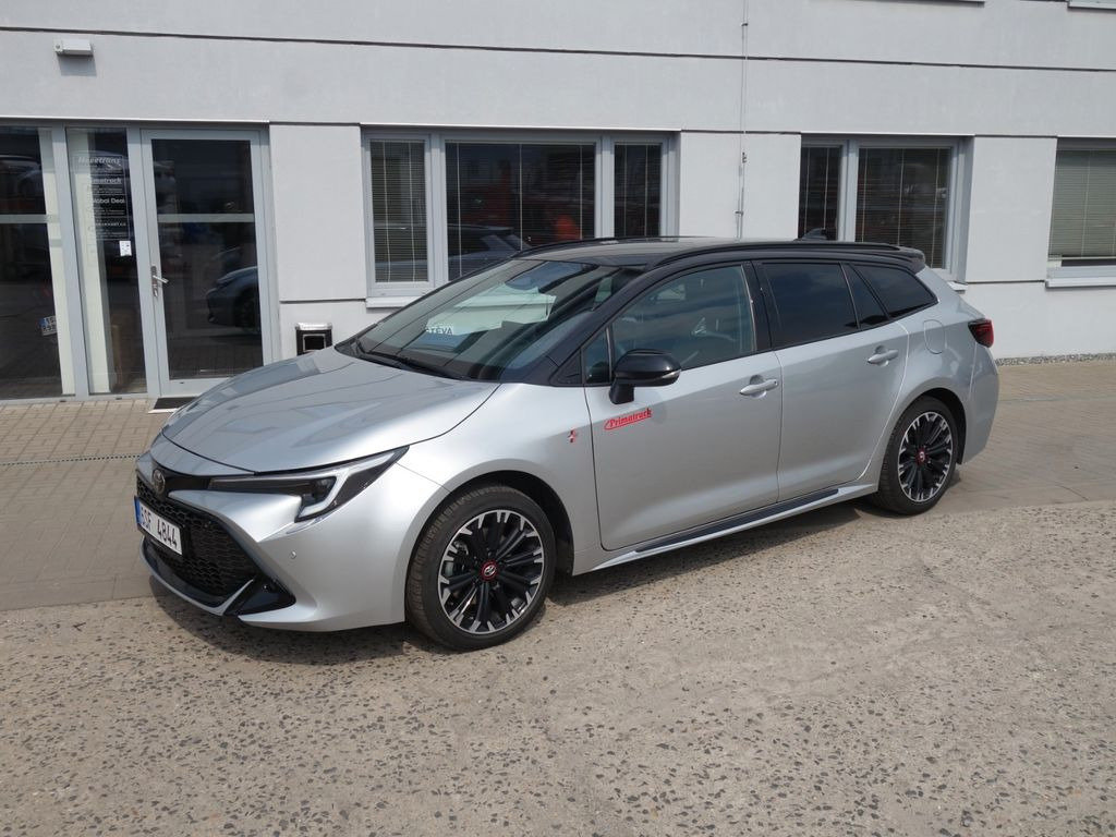 Toyota Corolla Touring 2,0 Hybrid GR Sport - سيارة: صورة 3 Toyota Corolla Touring 2,0 Hybrid GR Sport - سيارة: صورة 3