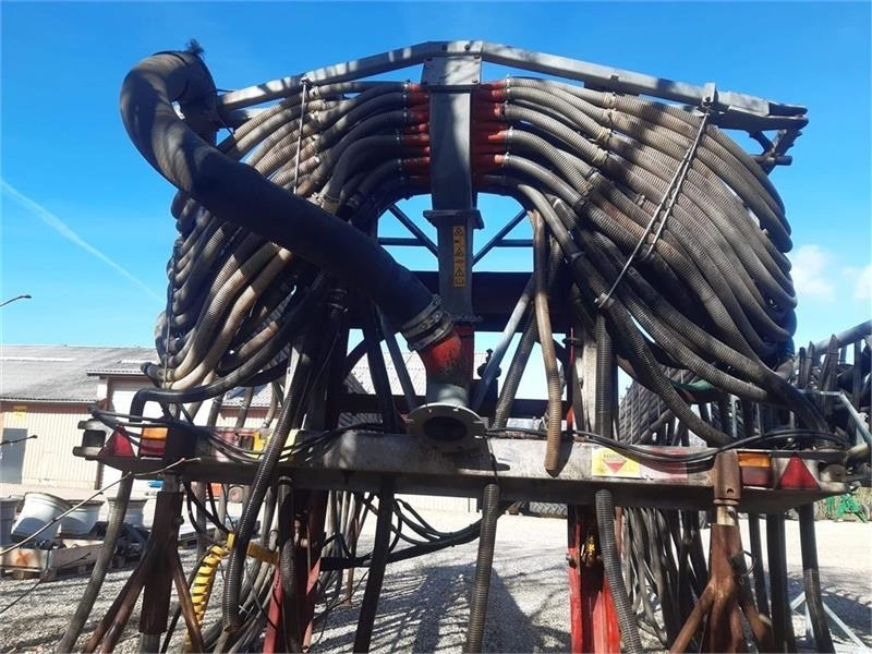 Harsø 24m slæbeslangebom 16-20-24 m 1 fordeler - صهريج السماد السائل: صورة 1 Harsø 24m slæbeslangebom 16-20-24 m 1 fordeler - صهريج السماد السائل: صورة 1