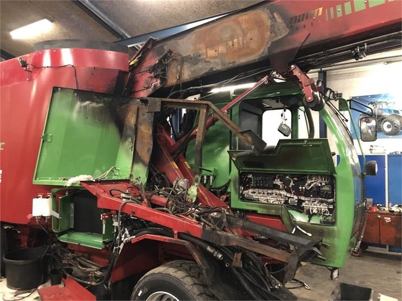 Strautmann Verti-Mix SF1702 Selvkørende blander - عربة خلط الأعلاف: صورة 4 Strautmann Verti-Mix SF1702 Selvkørende blander - عربة خلط الأعلاف: صورة 4