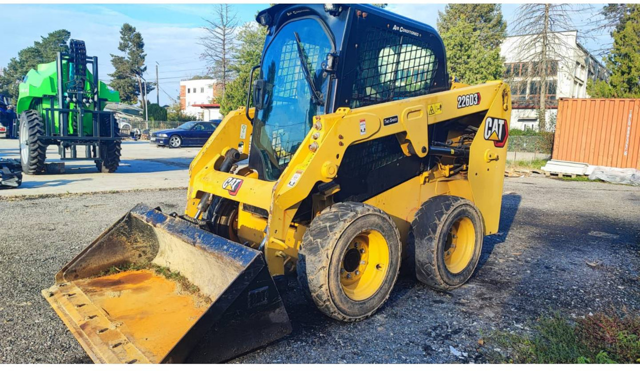 CAT 226D3 - شيول صغير: صورة 1 CAT 226D3 - شيول صغير: صورة 1